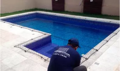 Rede de proteção instalada sobre piscina residencial em Fortaleza e região